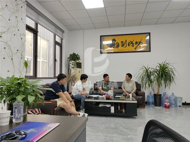 多地客戶密集到訪,掀起炭化機(jī)項目考察洽談的熱潮