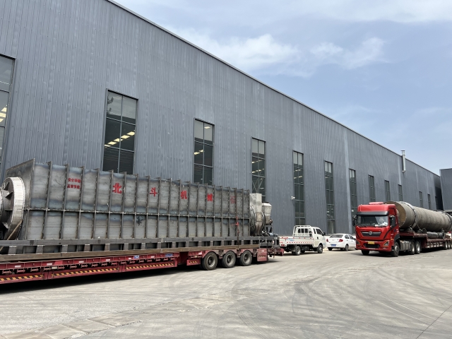 烘干機、炭化機全套生產(chǎn)線，四車浩浩蕩蕩齊發(fā)